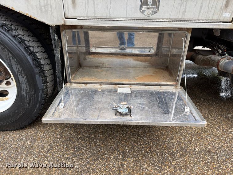 image for item FH6338 2007 International 7400 dump truck