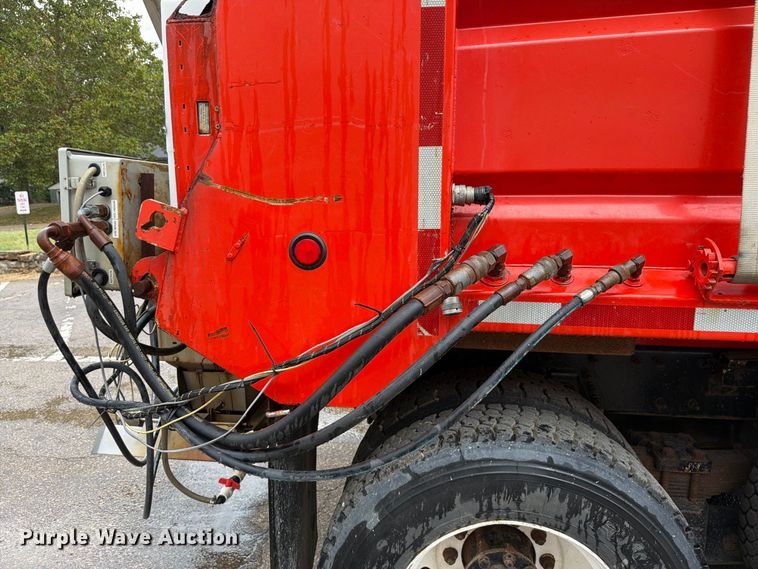 image for item FH6338 2007 International 7400 dump truck