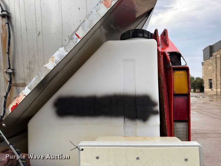image for item FH6338 2007 International 7400 dump truck