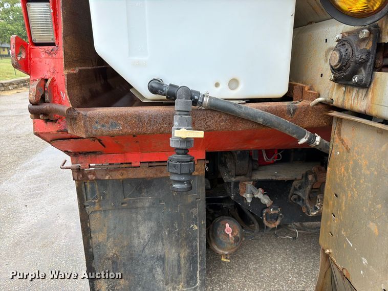 image for item FH6338 2007 International 7400 dump truck