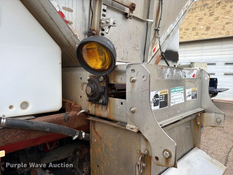 image for item FH6338 2007 International 7400 dump truck