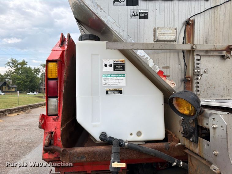 image for item FH6338 2007 International 7400 dump truck