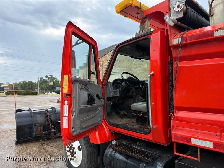 image for item FH6338 2007 International 7400 dump truck