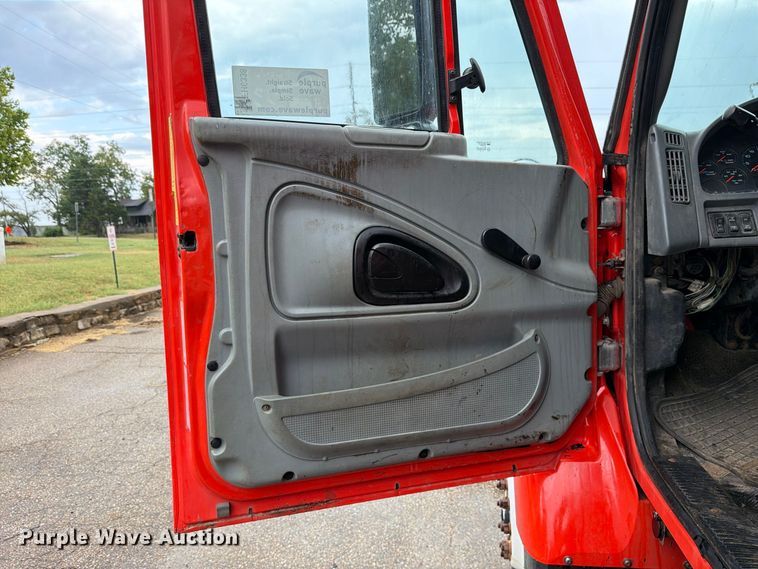image for item FH6338 2007 International 7400 dump truck
