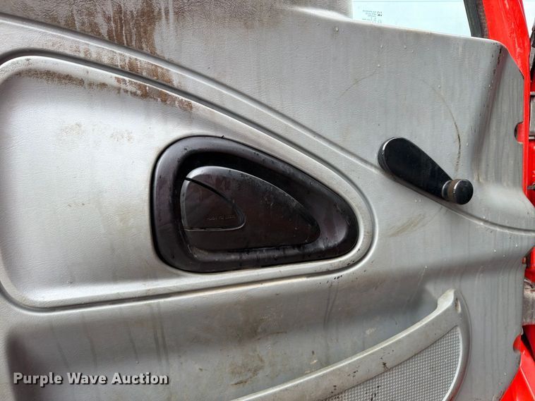 image for item FH6338 2007 International 7400 dump truck