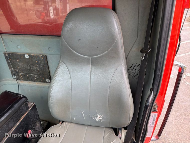 image for item FH6338 2007 International 7400 dump truck