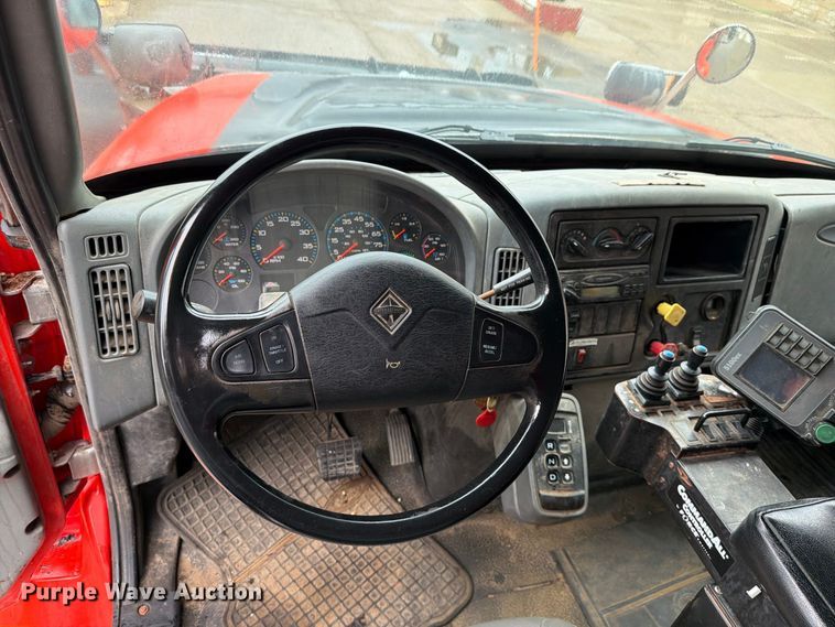 image for item FH6338 2007 International 7400 dump truck