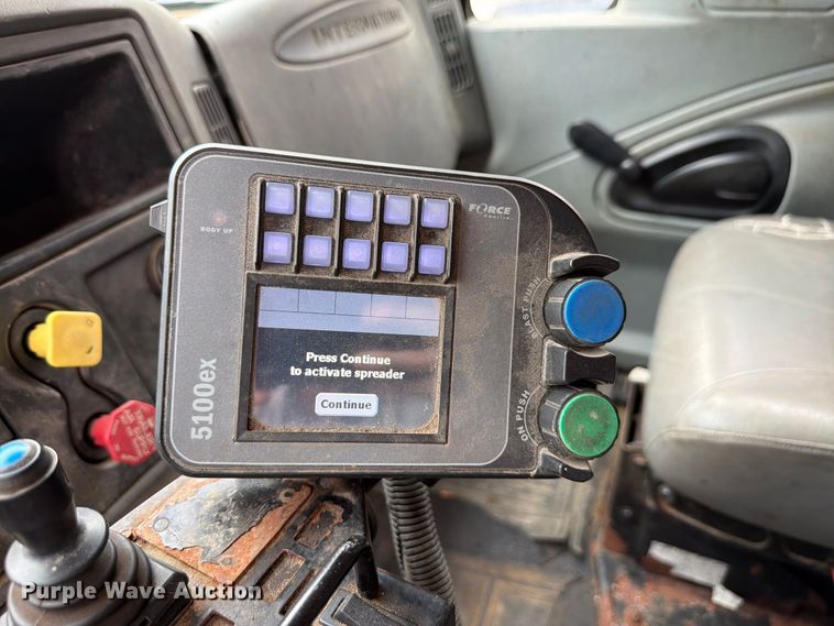 image for item FH6338 2007 International 7400 dump truck