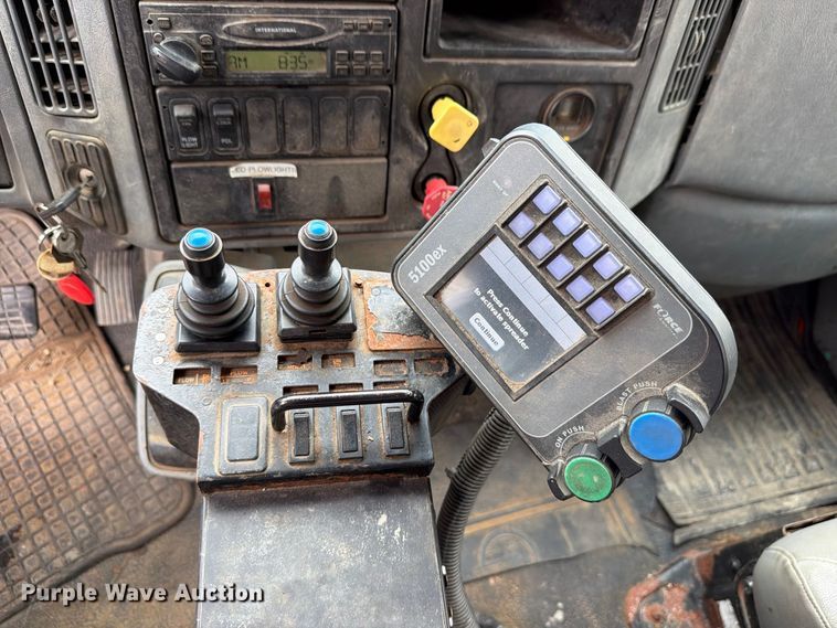 image for item FH6338 2007 International 7400 dump truck
