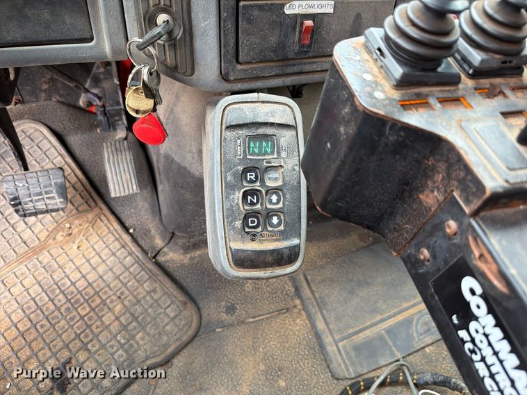 image for item FH6338 2007 International 7400 dump truck