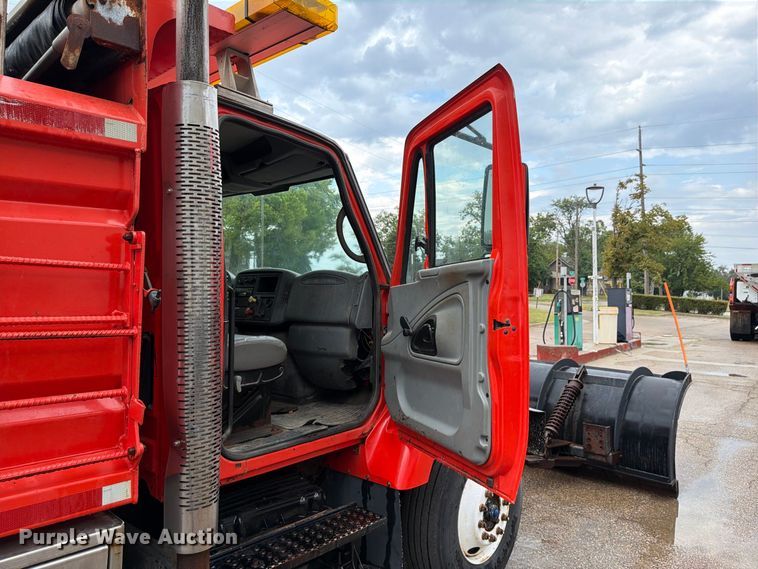 image for item FH6338 2007 International 7400 dump truck