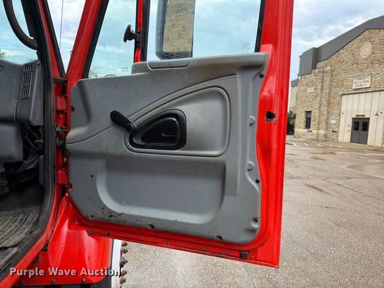 image for item FH6338 2007 International 7400 dump truck