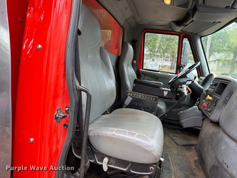 image for item FH6338 2007 International 7400 dump truck