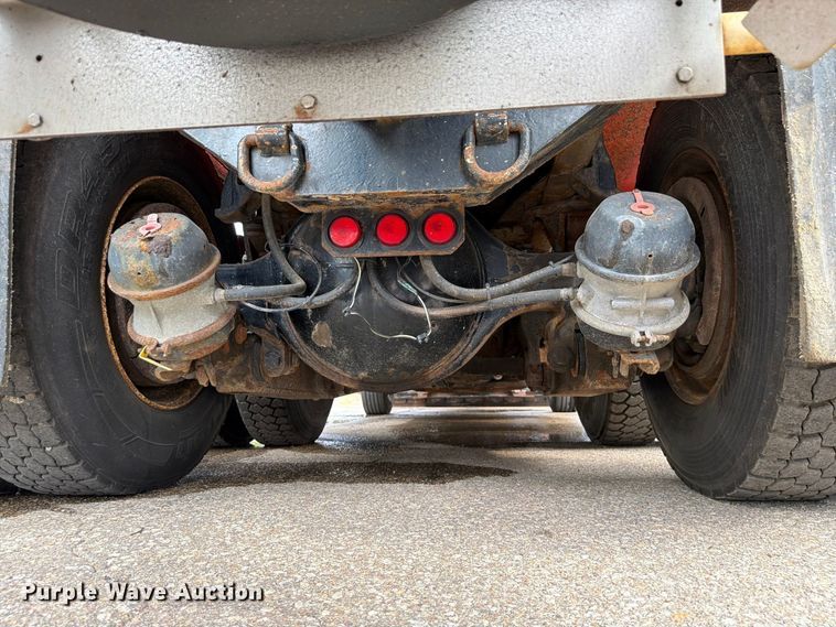 image for item FH6338 2007 International 7400 dump truck