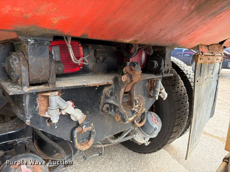 image for item FH6338 2007 International 7400 dump truck