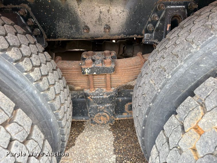 image for item FH6338 2007 International 7400 dump truck