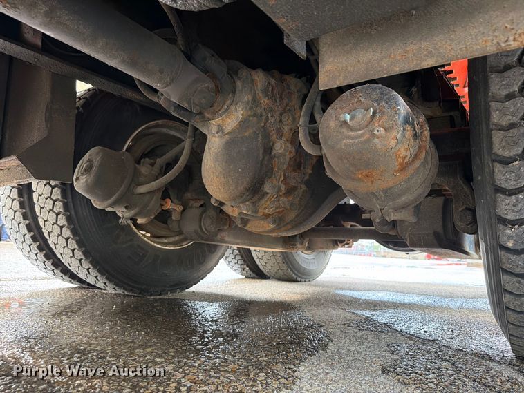 image for item FH6338 2007 International 7400 dump truck