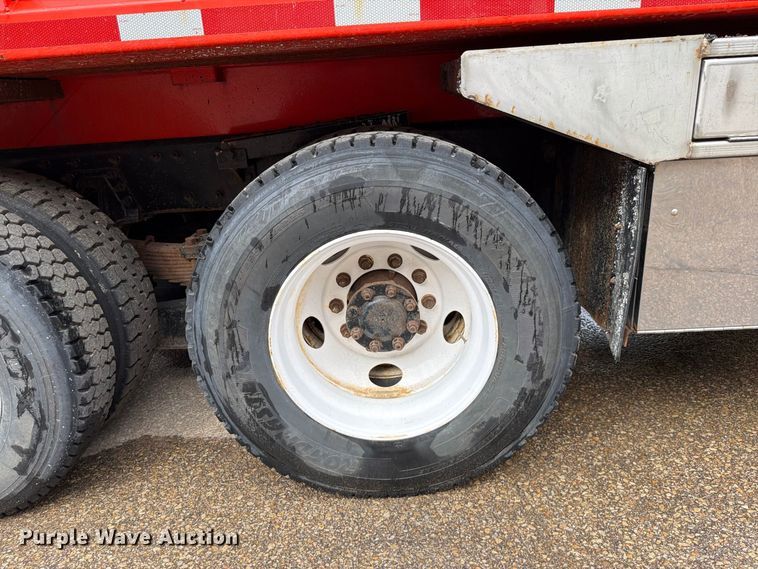 image for item FH6338 2007 International 7400 dump truck
