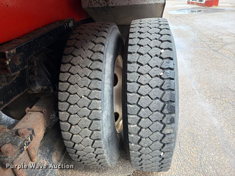 image for item FH6338 2007 International 7400 dump truck