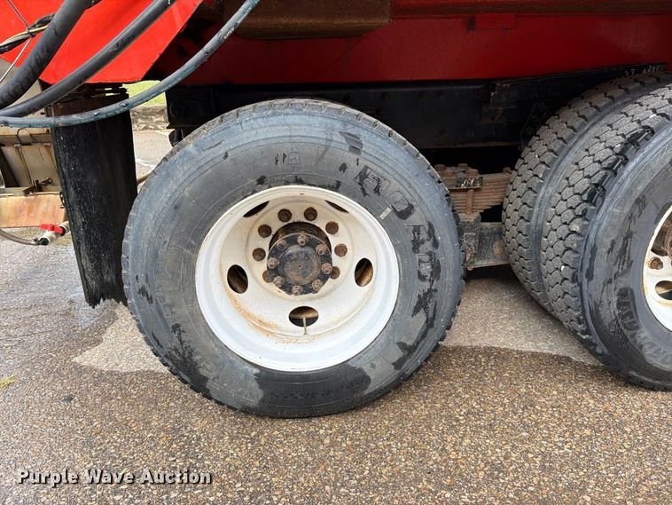 image for item FH6338 2007 International 7400 dump truck