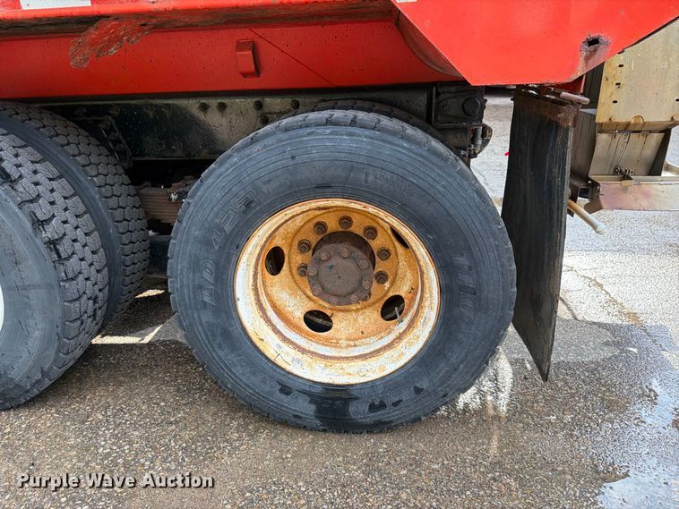 image for item FH6338 2007 International 7400 dump truck