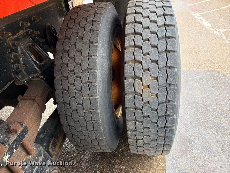 image for item FH6338 2007 International 7400 dump truck