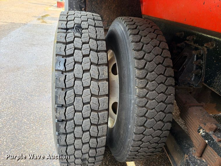 image for item FH6338 2007 International 7400 dump truck