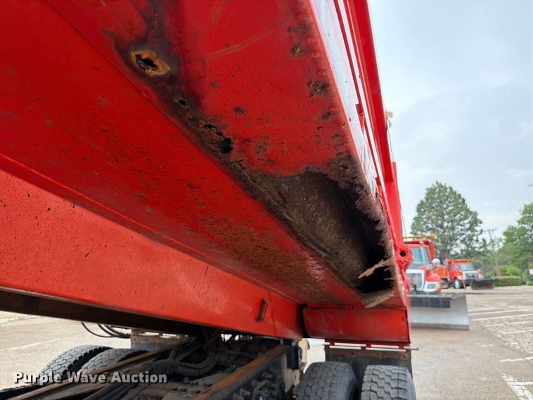 image for item FH6338 2007 International 7400 dump truck