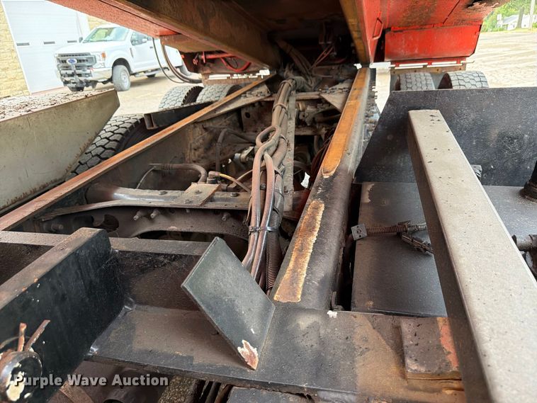 image for item FH6338 2007 International 7400 dump truck