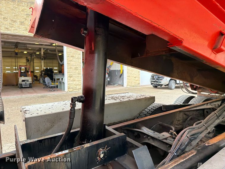 image for item FH6338 2007 International 7400 dump truck