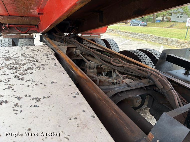 image for item FH6338 2007 International 7400 dump truck
