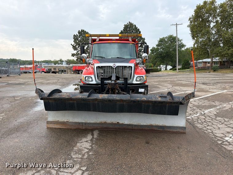 image for item FH6339 2007 International 7400 dump truck