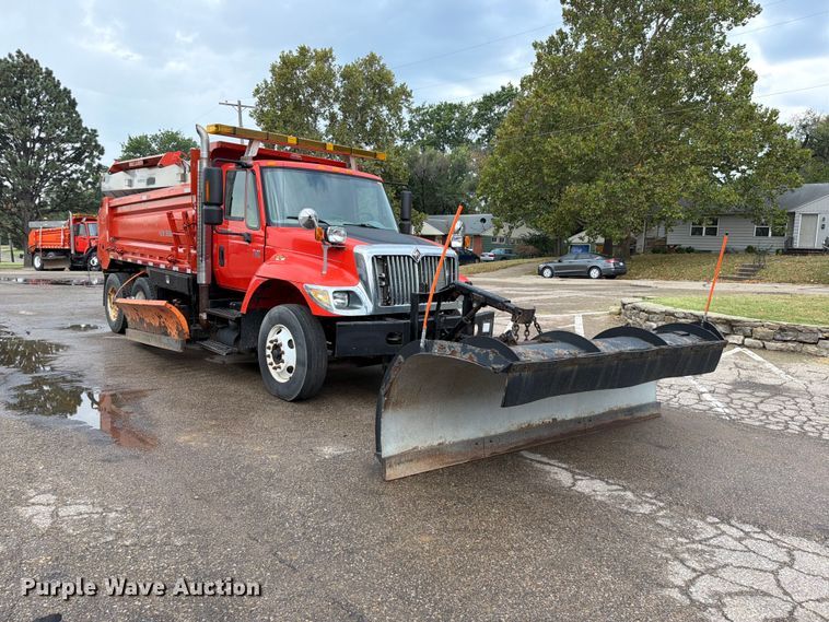 image for item FH6339 2007 International 7400 dump truck