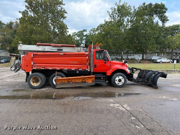 image for item FH6339 2007 International 7400 dump truck