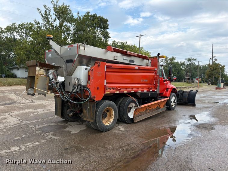 image for item FH6339 2007 International 7400 dump truck