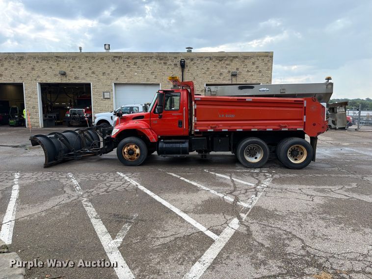 image for item FH6339 2007 International 7400 dump truck