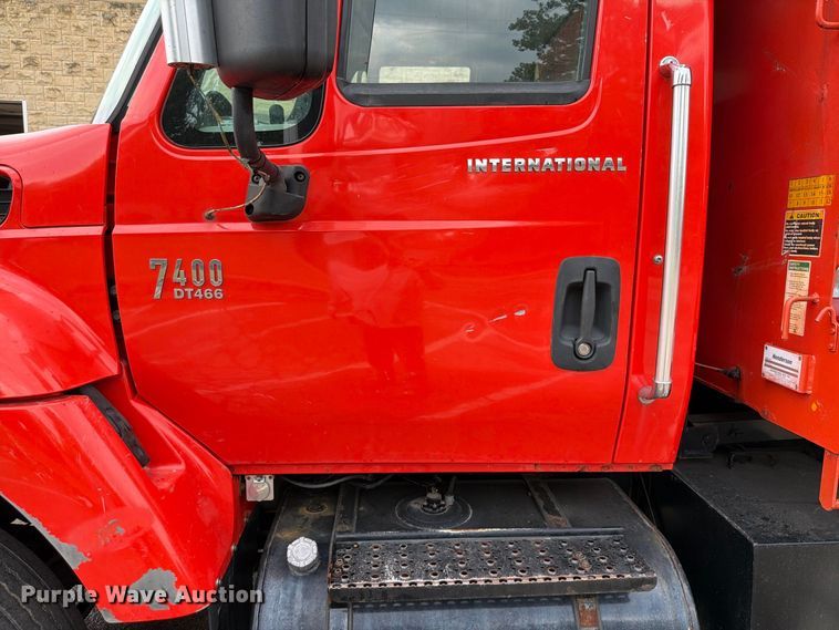 image for item FH6339 2007 International 7400 dump truck