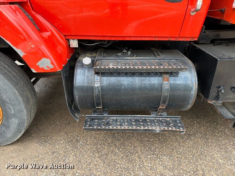 image for item FH6339 2007 International 7400 dump truck