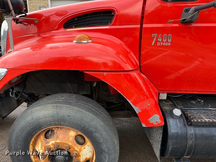 image for item FH6339 2007 International 7400 dump truck