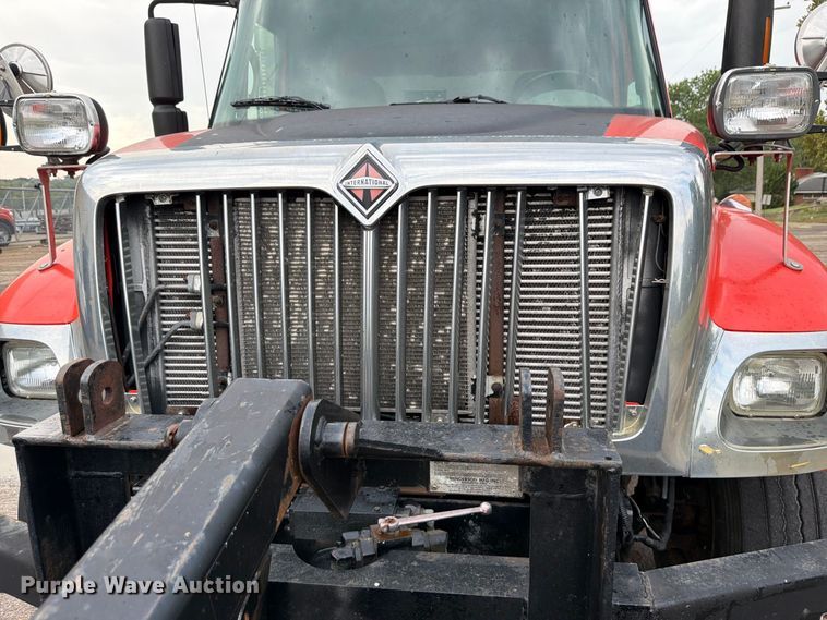 image for item FH6339 2007 International 7400 dump truck