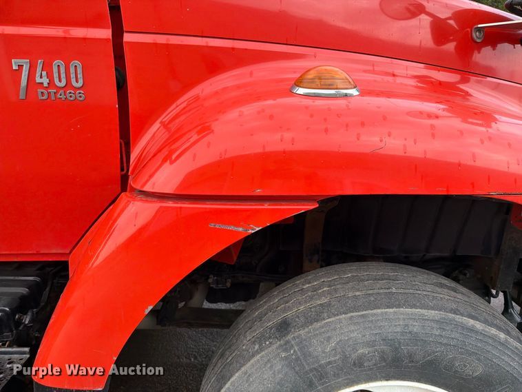 image for item FH6339 2007 International 7400 dump truck