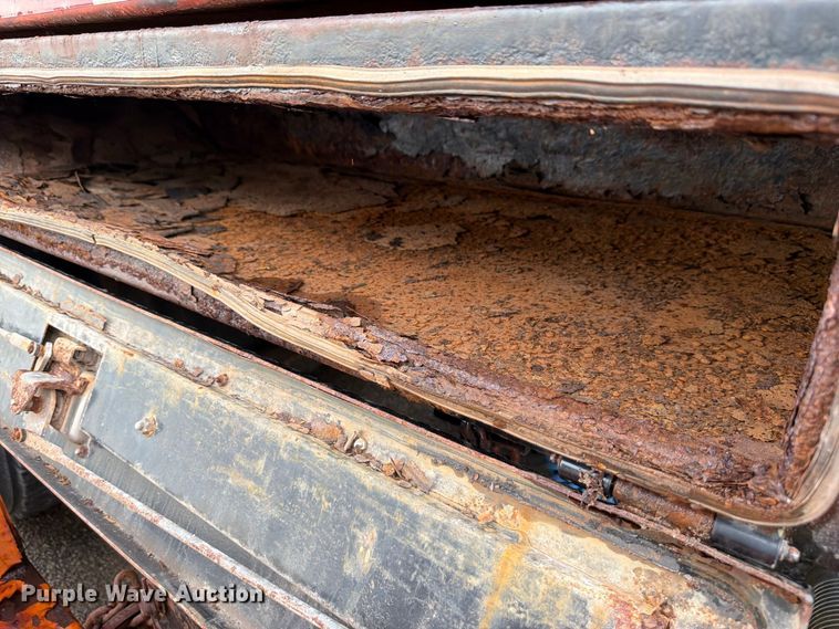 image for item FH6339 2007 International 7400 dump truck