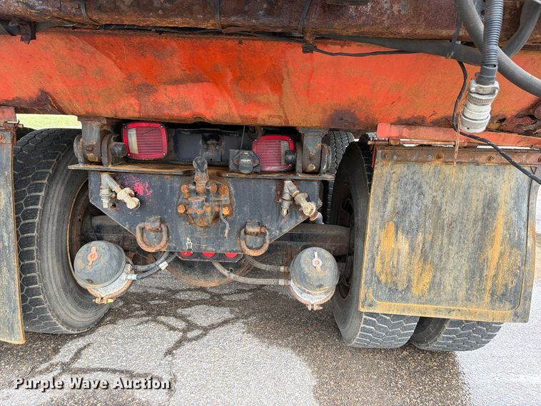 image for item FH6339 2007 International 7400 dump truck