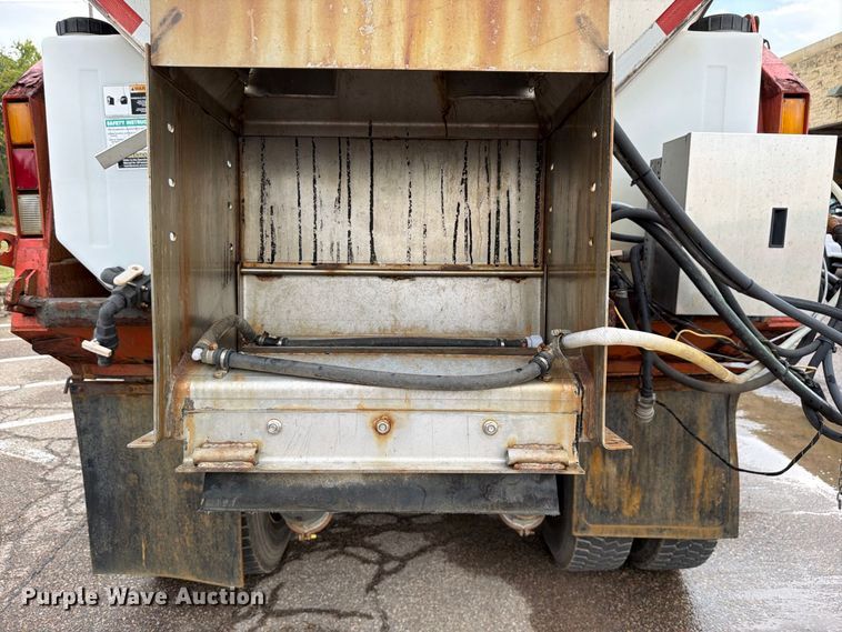 image for item FH6339 2007 International 7400 dump truck