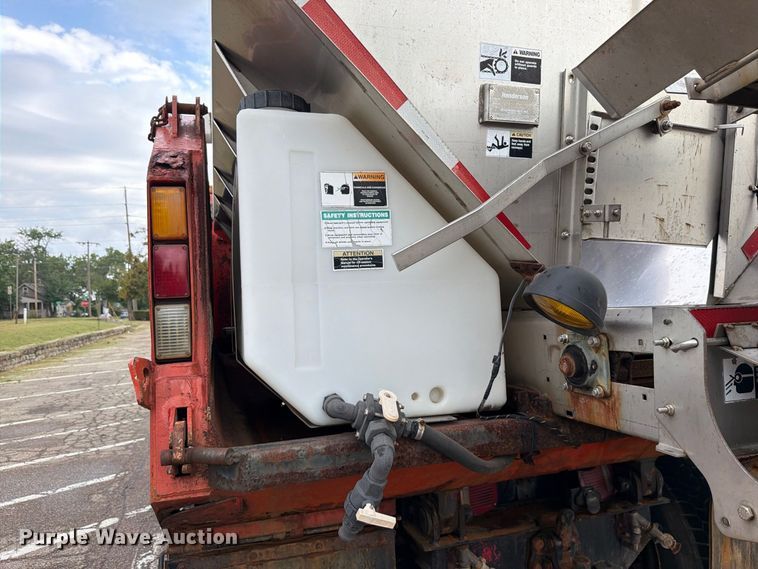 image for item FH6339 2007 International 7400 dump truck