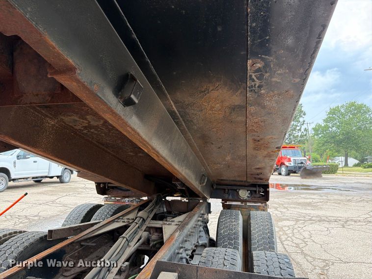 image for item FH6339 2007 International 7400 dump truck