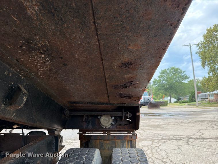image for item FH6339 2007 International 7400 dump truck