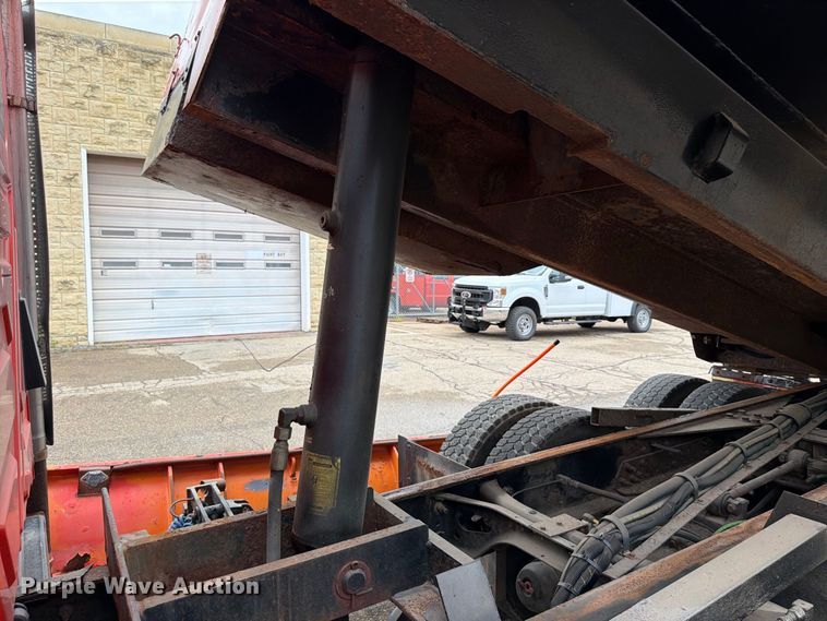 image for item FH6339 2007 International 7400 dump truck