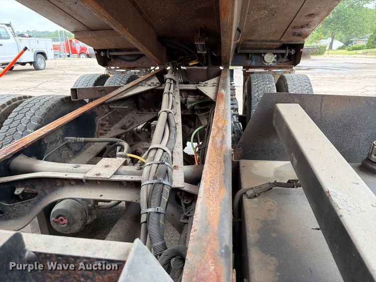image for item FH6339 2007 International 7400 dump truck