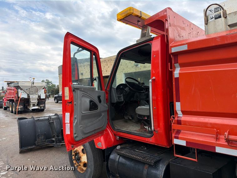 image for item FH6339 2007 International 7400 dump truck